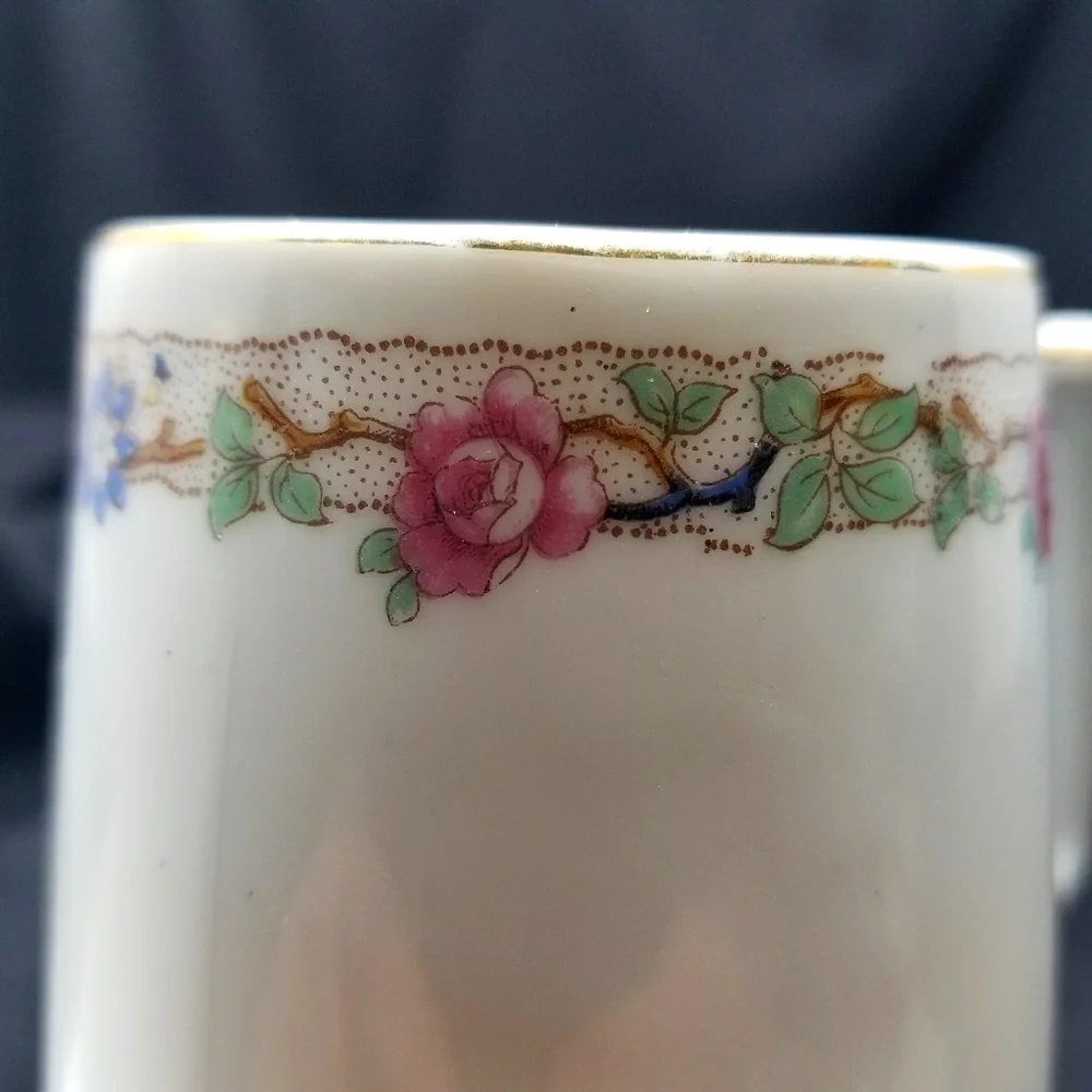 VINTAGE VICTORIA AUSTRIA PORCELAIN TEAPOT HAND PAINTED GOLD TRIM